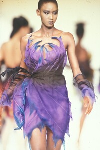 Thierry_Mugler_SS1989_Sadiya_03.thumb.jpg.973937b453dae86cb29c17609dd6a5de.jpg
