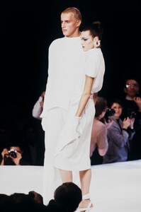 Thierry_Mugler_SS1989_Yasmin_02.thumb.jpg.0775a4e538f74afb86e777071f44b154.jpg