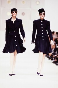 Valentino_SS1989_Anne.thumb.jpg.b82ab0629c2ace757beb19451fa22393.jpg