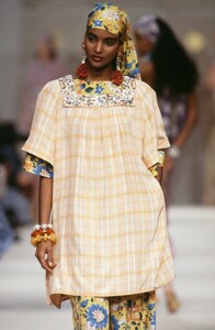 Valentino_SS1989_Khadija.jpg