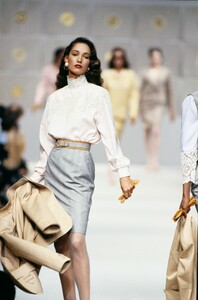 Valentino_SS1989_Marpessa_03.jpg