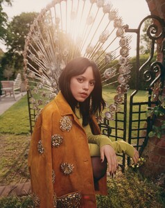 VanityFair_JennaOrtega1(1).thumb.jpg.39c127f28eae5acf860cc80ab4571db2.jpg