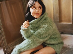 VanityFair_JennaOrtega2.thumb.jpg.17cc3276b1d184f350da72f0e1102d28.jpg