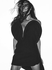 Victoria-Beckham---Vogue-Australia-August-2024-08.jpg