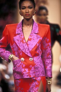 Yves Saint Laurent 1989 Haute Couture 124.jpg