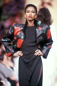 Yves Saint Laurent 1989 Haute Couture 133.jpg