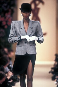 Yves Saint Laurent 1989 Haute Couture 20.jpg
