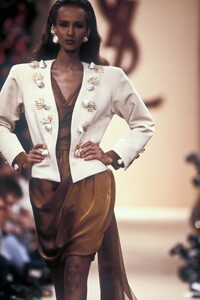 Yves Saint Laurent 1989 Haute Couture 65.jpg