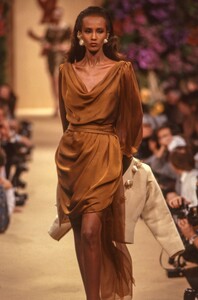 Yves Saint Laurent 1989 Haute Couture 67.jpg