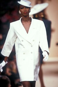 Yves Saint Laurent 1989 Haute Couture 71.jpg