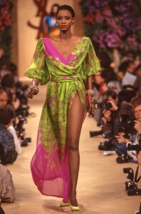 Yves Saint Laurent 1989 Haute Couture 94.jpg