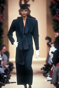 Yves Saint Laurent 1989 Haute Couture 99.jpg