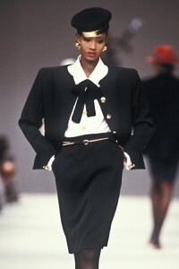 Yves Saint Laurent 1989 Women RTW 100.jpg