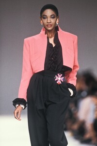 Yves Saint Laurent 1989 Women RTW 130.jpg