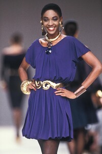 Yves Saint Laurent 1989 Women RTW 160.jpg