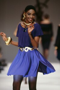 Yves Saint Laurent 1989 Women RTW 161.jpg