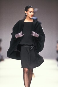 Yves Saint Laurent 1989 Women RTW 162.jpg