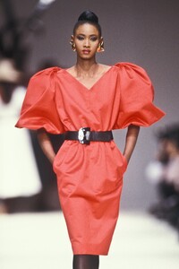 Yves Saint Laurent 1989 Women RTW 167.jpg