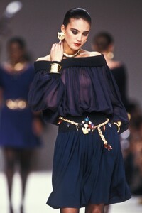 Yves Saint Laurent 1989 Women RTW 169.jpg
