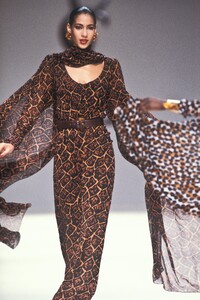 Yves Saint Laurent 1989 Women RTW 174.jpg