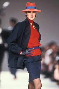 Yves Saint Laurent 1989 Women RTW 47.jpg
