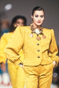 Yves Saint Laurent 1989 Women RTW 6.jpg