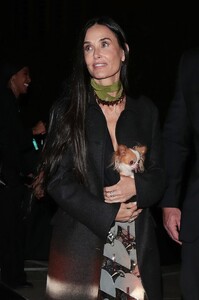 demi-moore-at-gucci-cruise-2025-fashion-show-in-london-05-13-2024-3.jpg