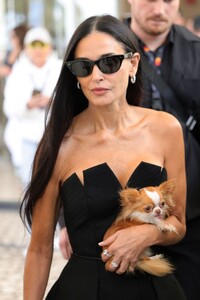 demi-moore-at-hotel-martinez-in-cannes-05-19-2024-6.jpg