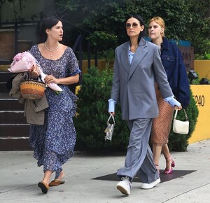 demi-moore-scout-willis-and-tallulah-willis-out-in-los-angeles-06-11-2024-11.jpg