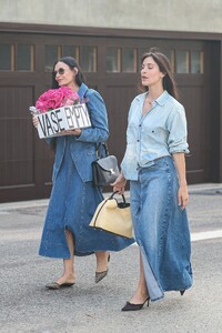 denim-dynasty-demi-moore-and-scout-willis-rock-matching-looks-in-venice-11.jpg