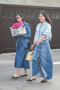 denim-dynasty-demi-moore-and-scout-willis-rock-matching-looks-in-venice-8.jpg