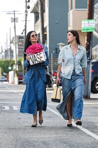 denim-dynasty-demi-moore-and-scout-willis-rock-matching-looks-in-venice-9.jpg
