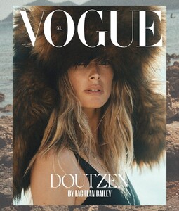 doutzen-kroes-vogue-september-2024-920x1080.thumb.jpg.898a3075373ef79cc69e66adcf7195d6.jpg