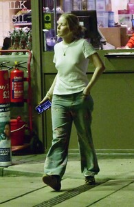 ellie-bamber-at-a-gas-station-in-london-08-15-2024-6.jpgp.jpg