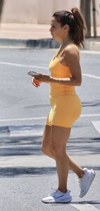 eva-longoria-in-yellow-sportswear-in-marbella-08-01-2024-5.jpg