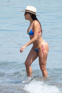 eva-longoria-wears-a-bikini-on-the-beach-in-spain-08-06-2024-10.jpg