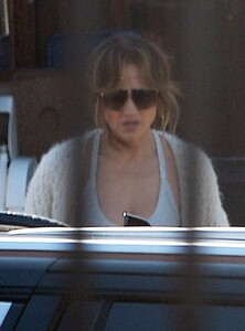 jennifer-lopez-s-casual-chic-look-in-los-angeles-08-03-2024-2.jpg
