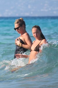 kate-moss-and-lila-grace-moss-on-the-beach-in-ibiza-08-07-2024-13.jpg