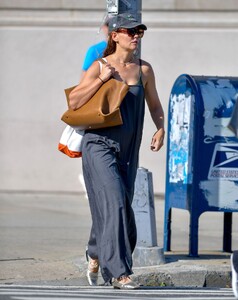 katie-holmes-on-a-stroll-in-new-york-city-08-22-2024-4.jpg