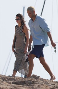 kendall-jenner-and-fai-khadra-in-ibiza-08-05-2024-3.jpg