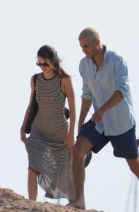 kendall-jenner-and-fai-khadra-in-ibiza-08-05-2024-4.jpg