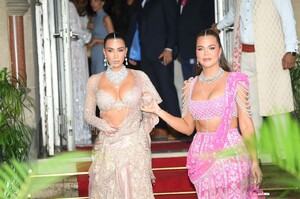 kim-and-khloe-kardashian-heading-out-to-the-wedding-of-anant-ambani-and-radhika-merchant-in-mumbai-07-13-2024-3.jpg