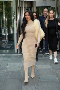 kim-kardashian-out-in-new-york-08-15-2024-3.jpg