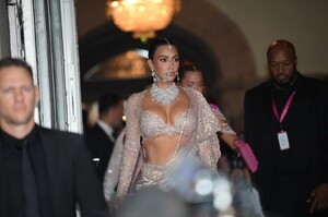 kim-kardashian-s-bollywood-moment-a-fusion-of-east-and-west-1.jpg