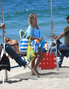 kristin-cavallari-and-tori-spelling-on-torrance-beach-in-south-bay-08-12-2024-6.jpg