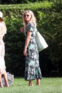 nicky-hilton-in-the-hamptons-new-york-08-06-2024-2.jpg