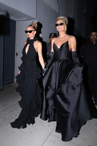 paris-hilton-and-nicole-richie-film-paris-and-nicole-the-encore-in-beverly-hills-08-23-2024-11.jpg