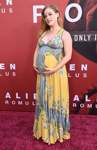 pregnant-jane-levy-at-alien-romulus-premiere-in-los-angeles-08-12-2024-0.jpg