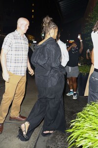 rihanna-and-a-ap-rocky-the-power-couple-s-nyc-street-style-moment-4.jpg