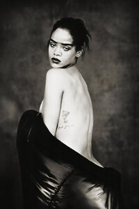 rihanna-roversi-8.jpg